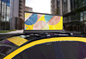 El top del coche de la FCC del CE ROHS llevado exhibe el taxi a todo color que hace publicidad de las pantallas